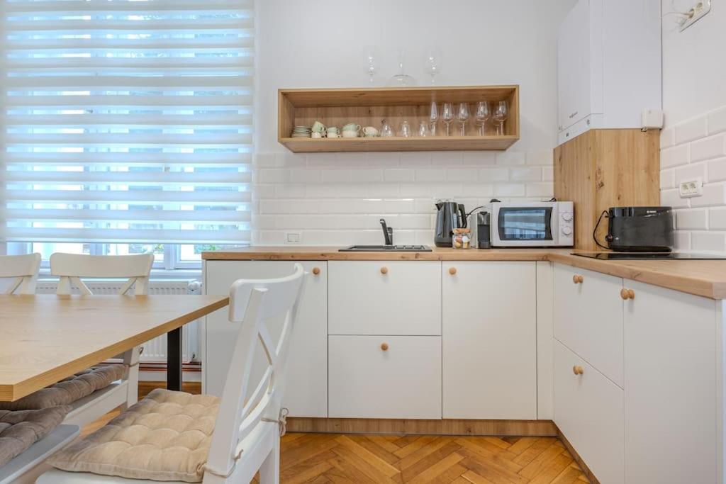 Gb4 By Rentable Brasov
